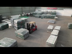 প্রতিরক্ষামূলক বাধা কনটেইনারে পাঠানো হয়