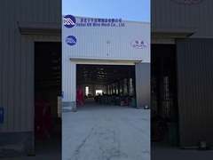 প্রথম ব্যক্তি দৃষ্টিকোণ আপনাকে ডিফেন্সিভ ব্যারিয়ারের সমাবেশ দেখতে নিয়ে যায়।