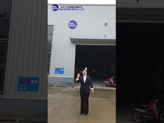 প্রথম ব্যক্তি দৃষ্টিকোণ আপনাকে প্রতিরক্ষামূলক বাধা কারখানার একটি সফরে নিয়ে যায়।