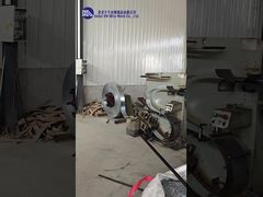 কারখানাটি রেজার তারের উৎপাদন প্রক্রিয়া প্রদর্শন করে