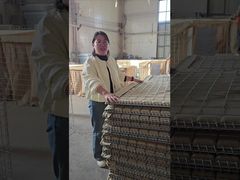 গ্যালভানাইজড ঢালাই করা গ্যাবিয়ন যা জিওটেক্সটাইল দিয়ে সারিবদ্ধ এবং প্রতিরক্ষামূলক বাধা সুরক্ষার জন্য বালি দিয়ে ভরা