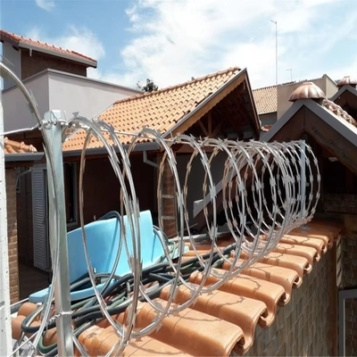 90cm CBT-65 স্টেইনলেস স্টীল Concertina রেজার airport protection fence জন্য কাঁটাতারের