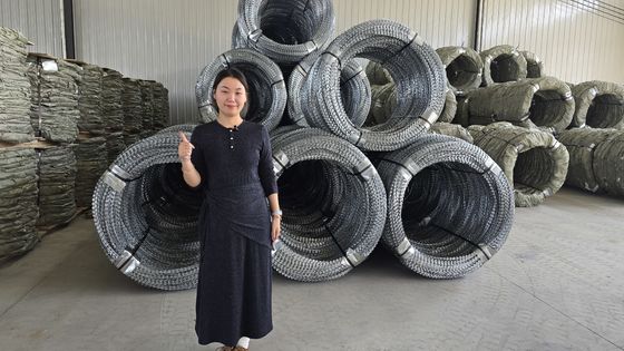 KN গরম বিক্রয় উচ্চ নিরাপত্তা গরম ডুব গ্যালভানাইজড বার্বড রেজার তারের জাল, কারাগার / বিমানবন্দর জন্য উপযুক্ত