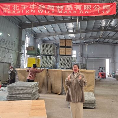 শক্তিশালী প্রতিরক্ষামূলক বাধা বন্যা নিয়ন্ত্রণের জন্য ডিজাইন করা হয়েছে সামরিক প্রতিরক্ষা এবং দীর্ঘস্থায়ী উপকরণ এবং জারা প্রতিরোধী সমাপ্তি সঙ্গে হোটেল সুরক্ষা