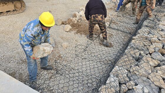 কারখানার প্রতিযোগিতামূলক মূল্য 6 * 8cm Weave Gabion বাক্স গ্যালভানাইজড Gabion বাস্কেট 2.2mm Gabion