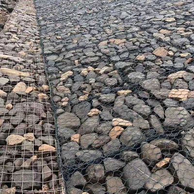 নিম্ন কার্বন ইস্পাত তারের 1x1x2 M গ্যাবিয়ন বেড়া ঝুড়ি পাথর ভরা বাক্স তিনটি টুইস্ট বুনা